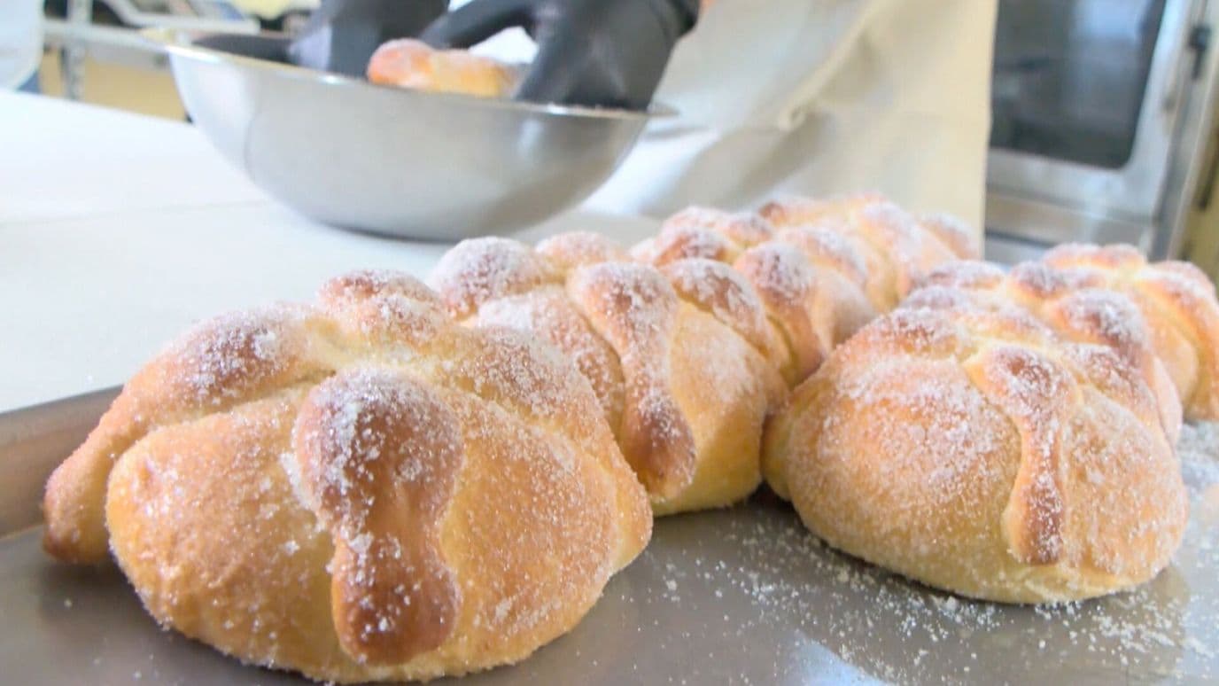 Naranja, Azahar y Tradición: Así se Prepara el Pan de Muerto en Tampico