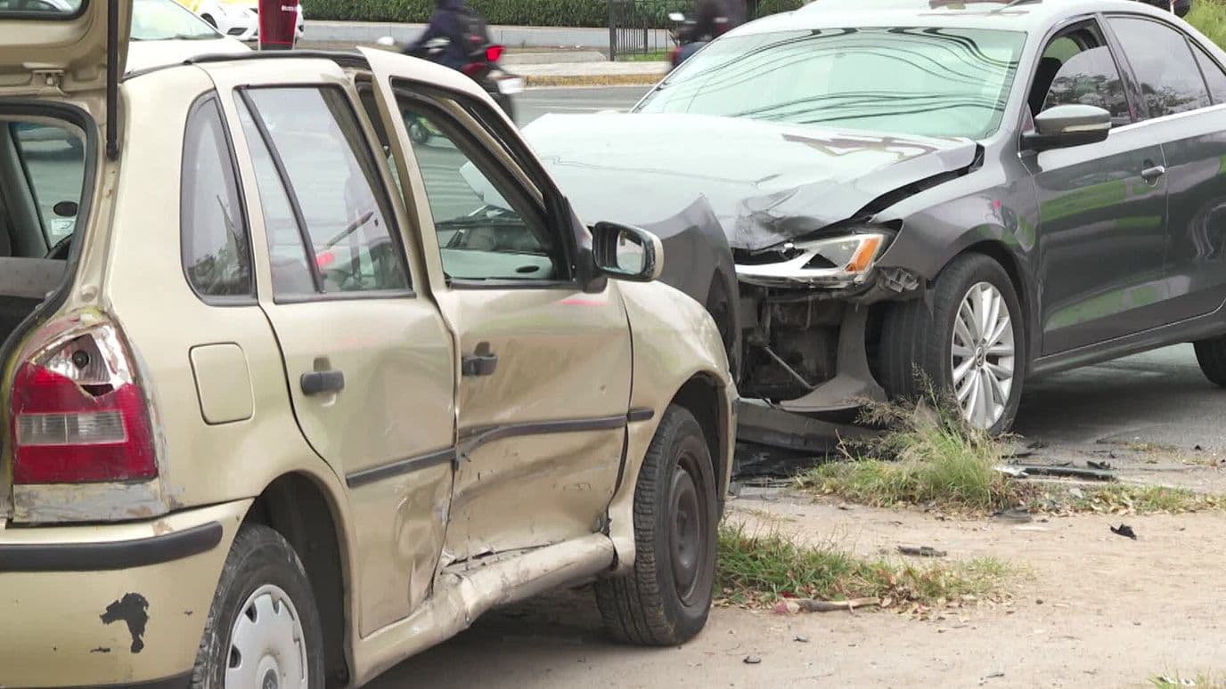 Mujer Termina Lesionada Tras Choque Entre Dos Autos en Avenida Patria y Río Nilo