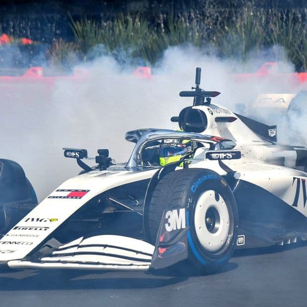 Así Fue el Show Run de Checo Pérez en Paseo de la Reforma, México