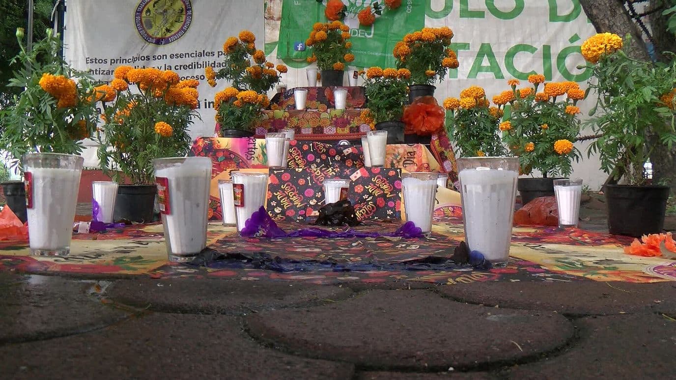 Colectivo de Búsqueda de Jalisco Instala Altar de Muertos como Memorial