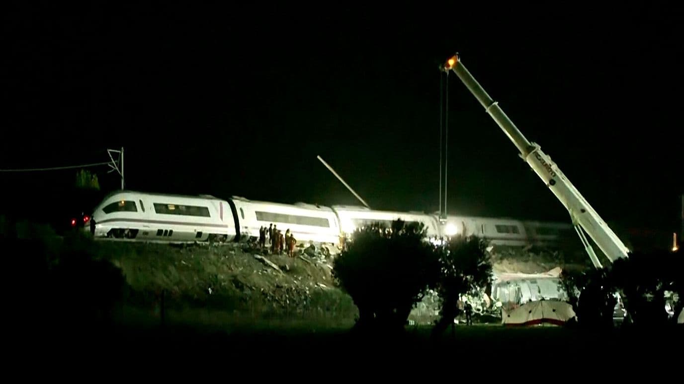 Accidente de Trenes de Alta Velocidad en España Deja al Menos 68 Muertos