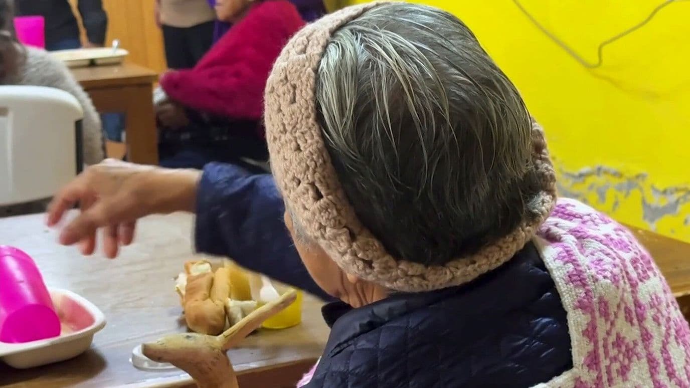 Abandono Deja a Miles de Adultos Mayores Sin Compañía, pero Voluntarios Les Devuelven Alegría