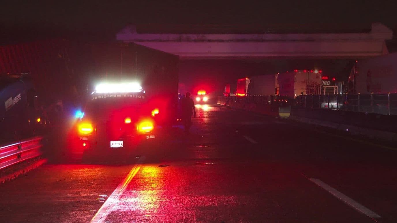 Persecución por Camioneta Robada Termina en Volcadura y Choque de Tráileres en Zapopan