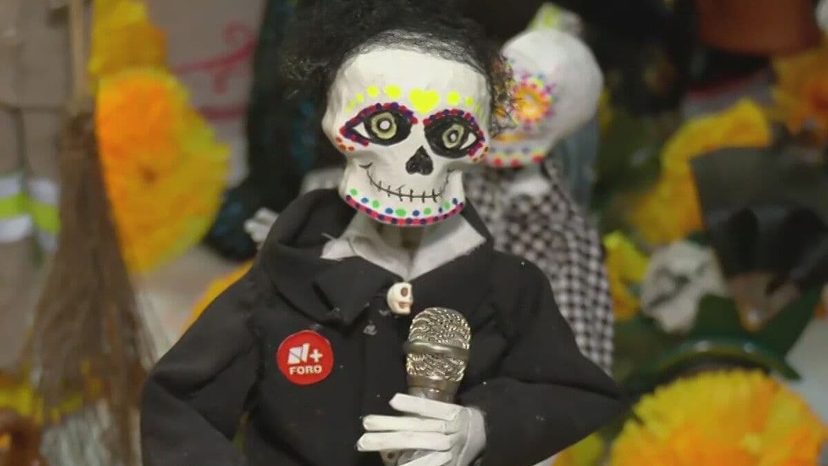 Así Convierten a Reportero de N+ Foro en Calaverita para una Ofrenda de Día de Muertos en Mixquic