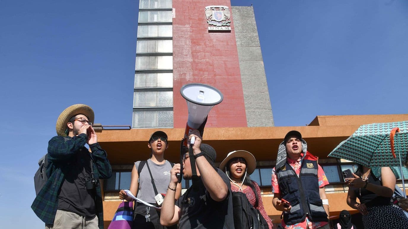 Estudiantes Marchan en Ciudad Universitaria por Presunta Corrupción, CDMX