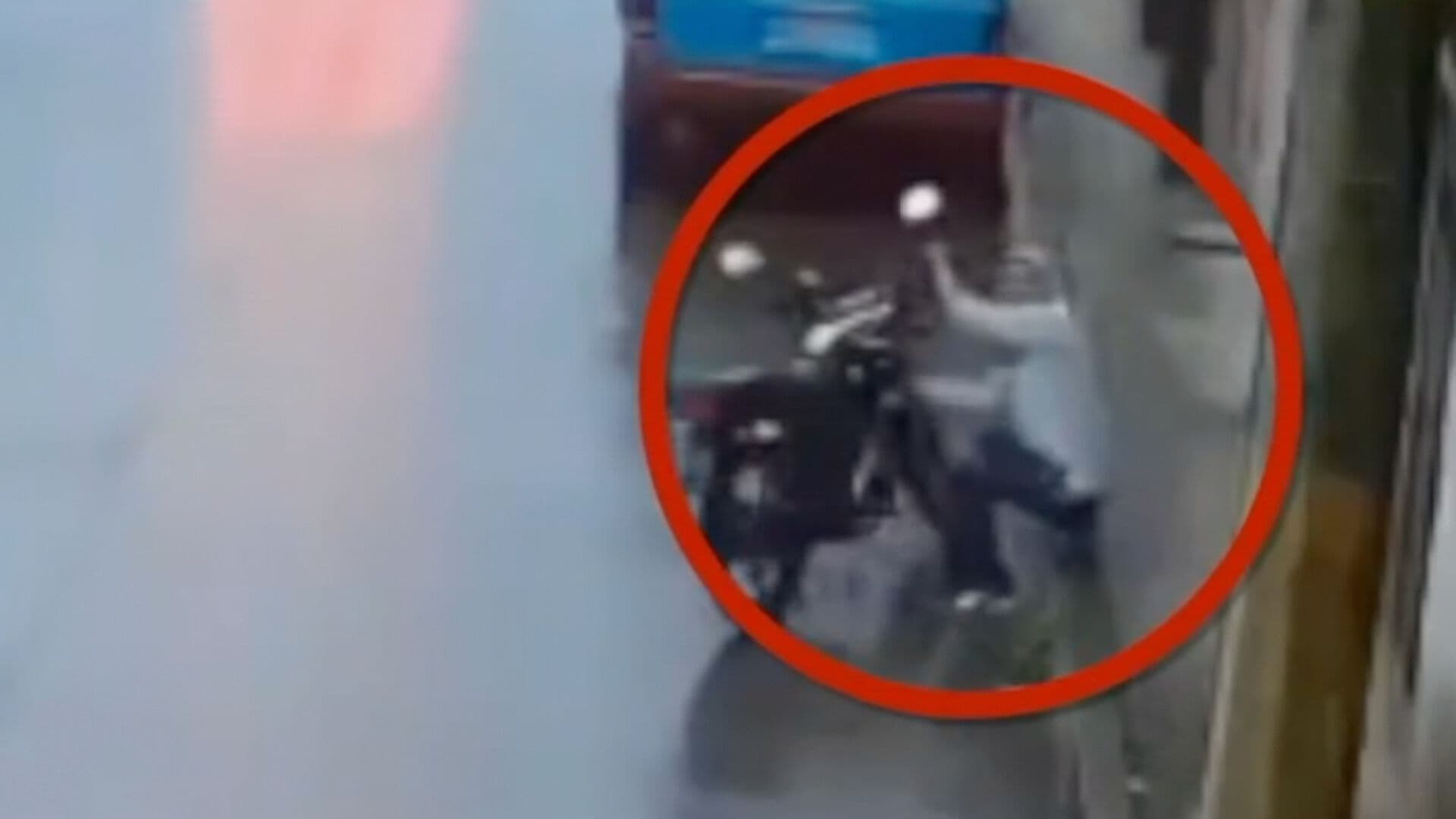 Video Ladrón Intento Robo Fallido Motocicleta Calle Carlos Pacheco Zacatlán Sierra Norte Puebla
