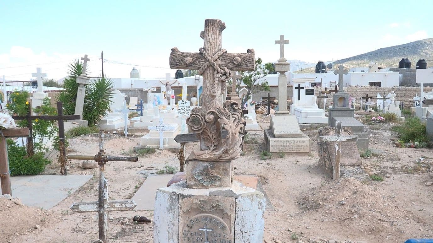 Capilla Neoclásica y Tumbas Históricas Marcan el Panteón de Mapimí, Durango