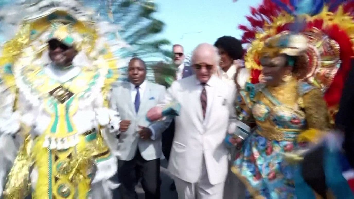 Rey Carlos III Baila en Bahamas