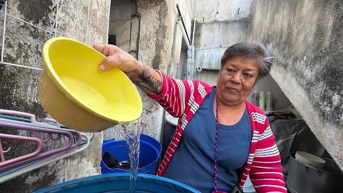 Apoyan con Pipas de Agua a Colonias del Oriente de Guadalajara
