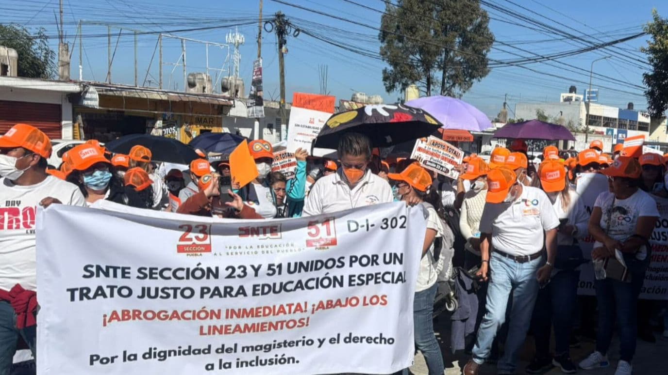 Manifestación Maestros Educación Especial SEP Puebla por Lineamientos e Imposiciones