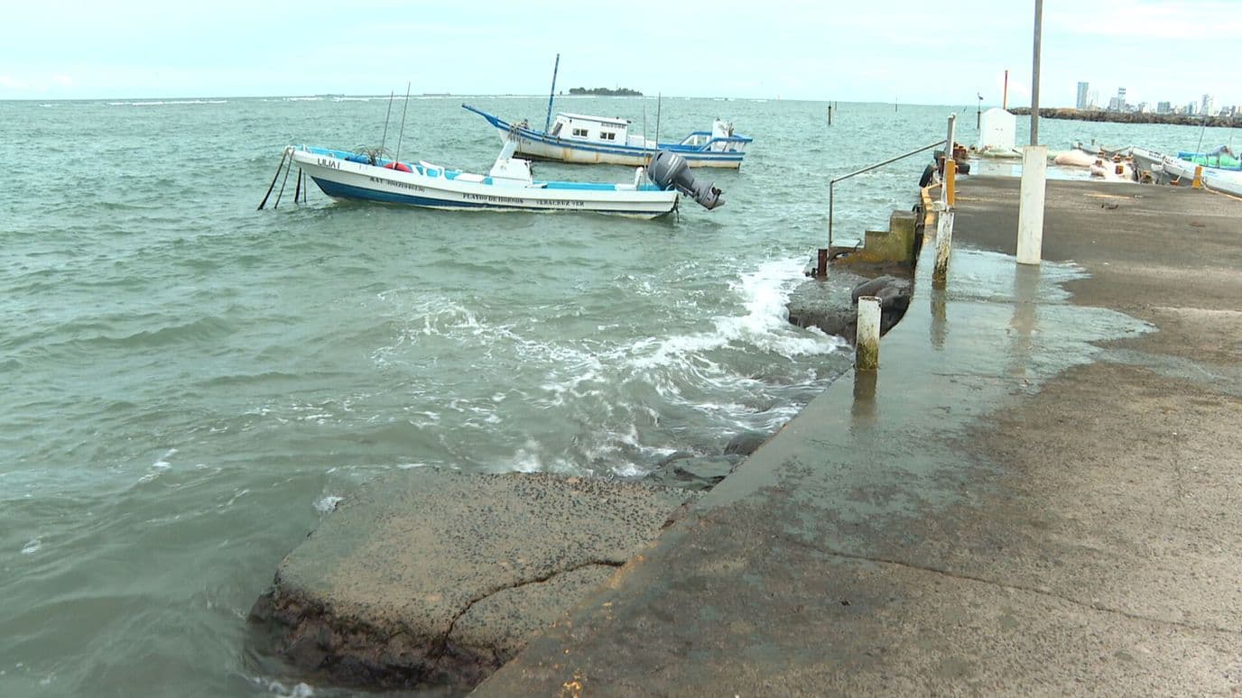 Marea Alta Provoca Afectaciones a los Pescadores del Puerto de Veracruz
