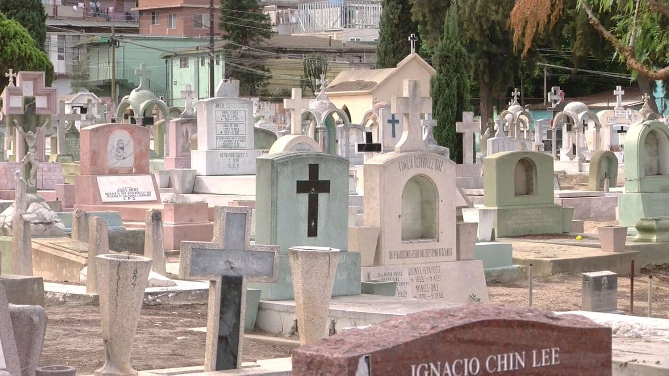 Alistan los Panteones Municipales en Tijuana para Recibir a Miles de Visitantes