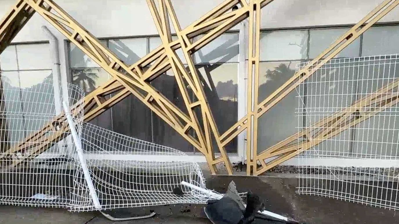 Mujer Choca Contra Malla Calle Antón de Alaminos en el Fraccionamiento Virginia de Boca del Río