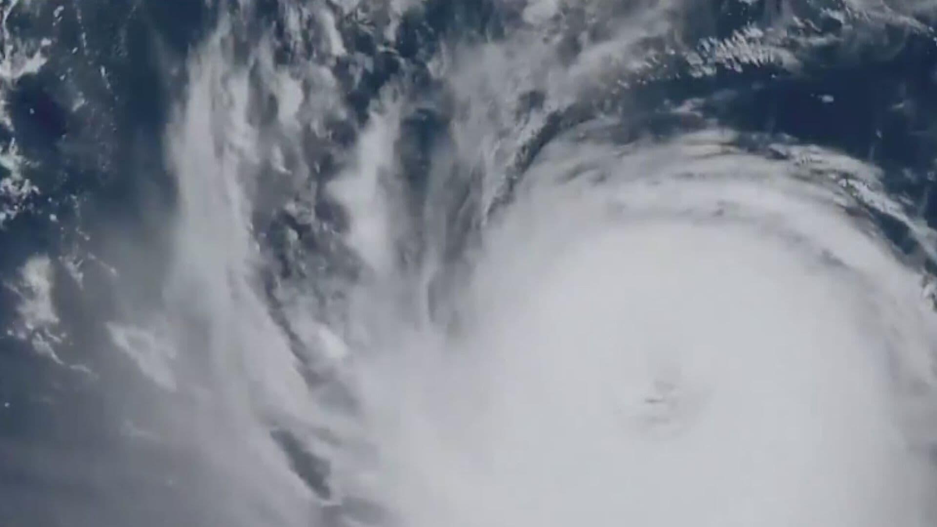 Imagen Satelital Capta el Poderoso Tifón In-Fa