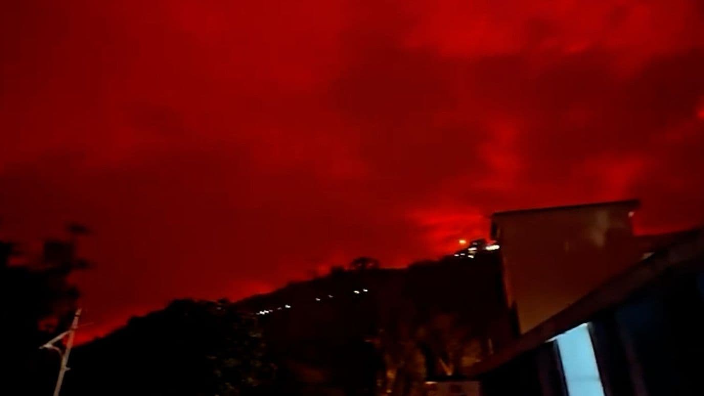 El Cielo de India se Pinta de Rojo