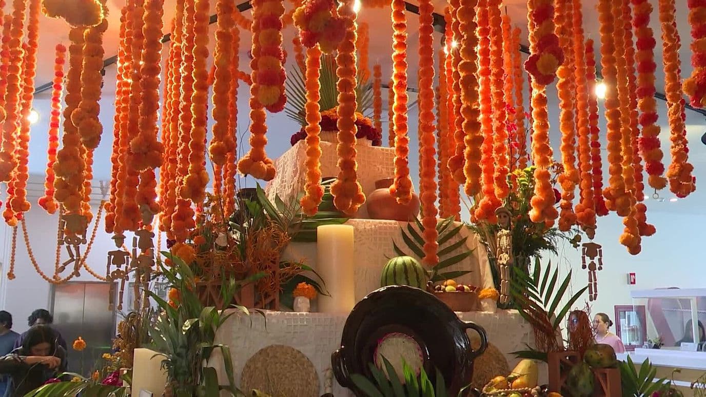Congreso de Querétaro Rinde Homenaje a Fernando Cervantes con Altar de Muertos