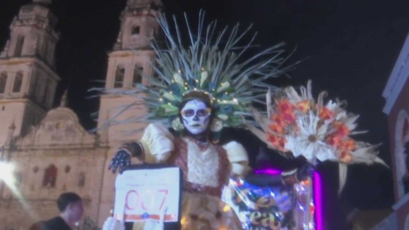 Calles de Campeche se Llenan de Catrinas Durante el Paseo de las Luces