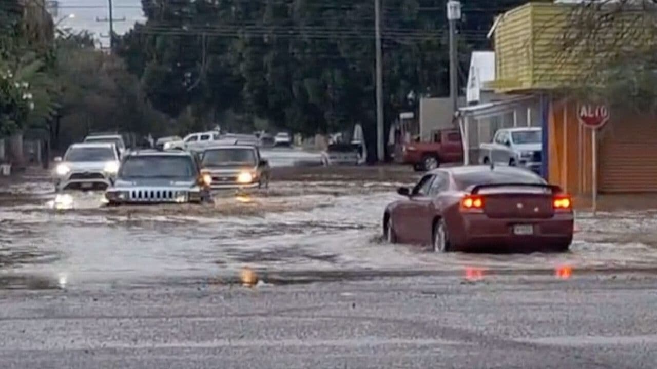 Lluvias Inundan Calles de Bahía de Kino y Miguel Alemán