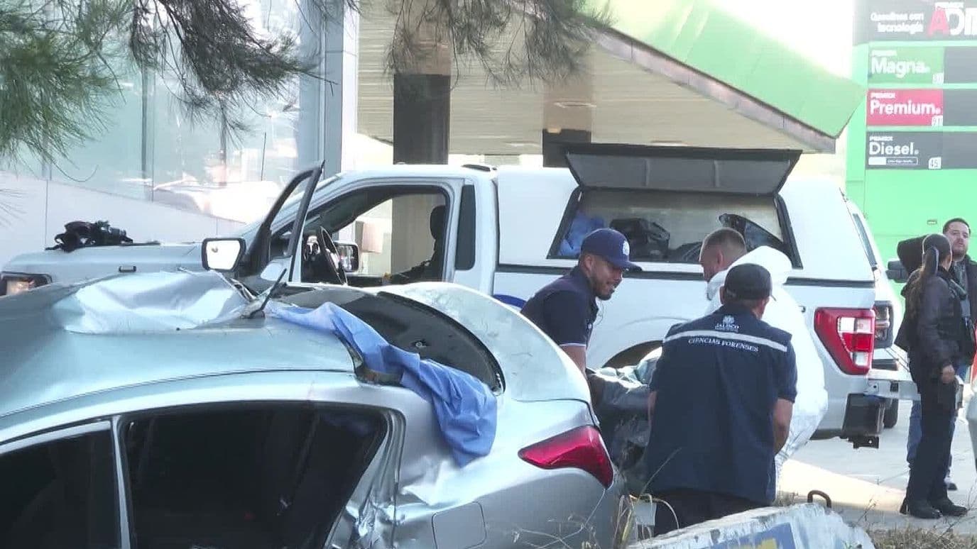 Logran Rescatar los Cuerpos de 2 Hombres que Murieron en un Accidente en Carretera a Chapala