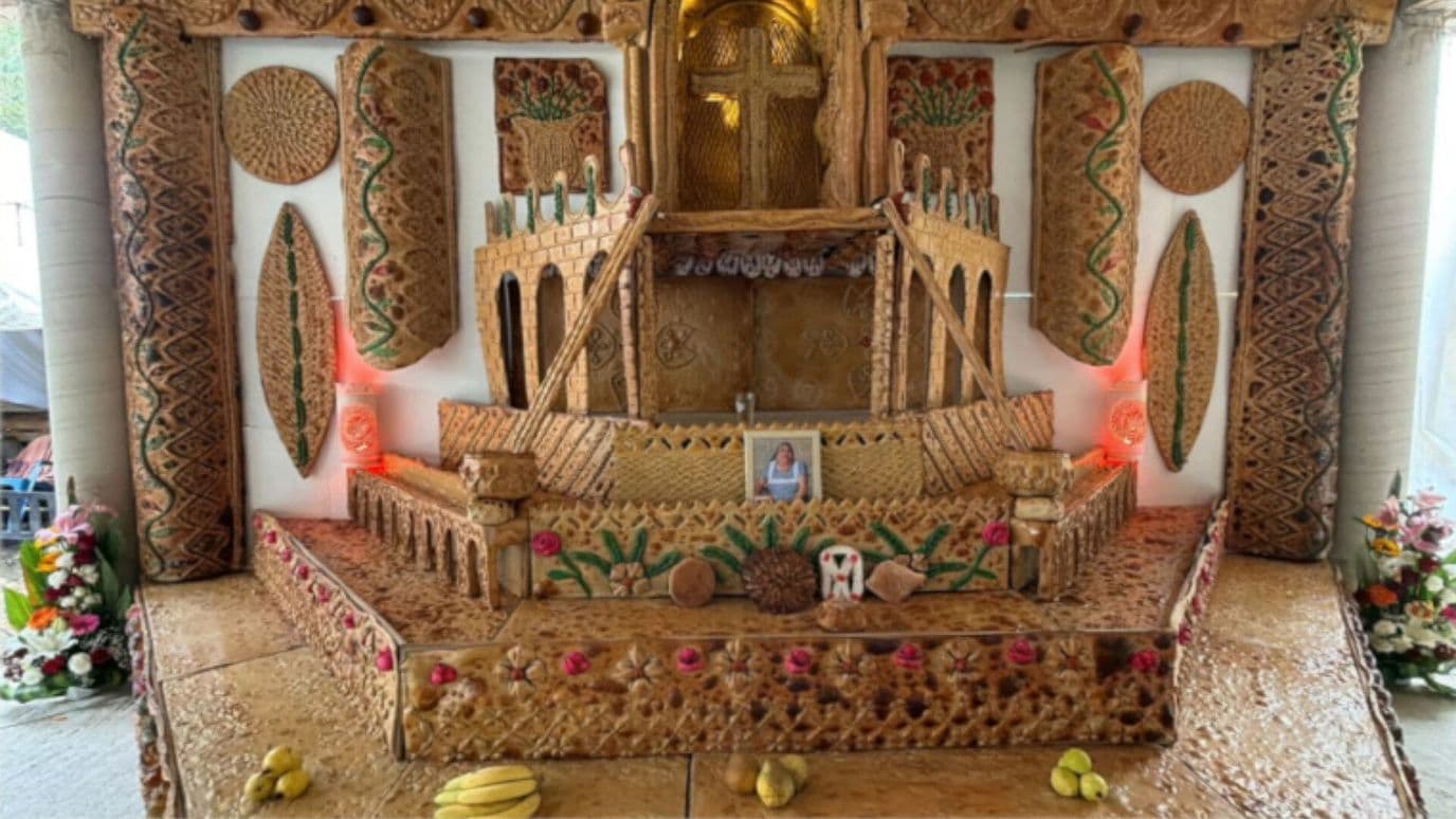 Ofrenda Monumental Hecha de Piezas de Pan Horneado en Tochimilco Puebla 2026