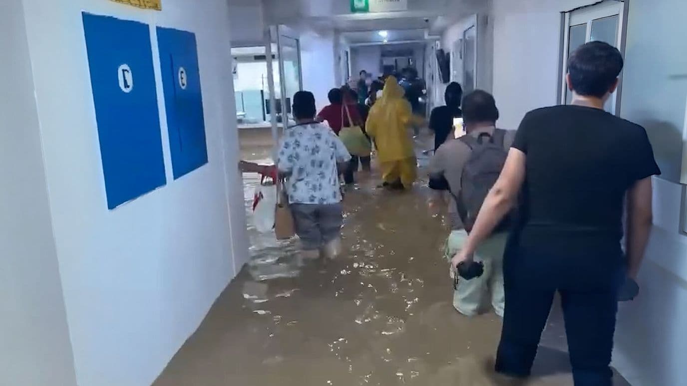 Lluvias Inundan IMSS en San José del Cabo; Evacuan a Pacientes y Suspendan Servicio