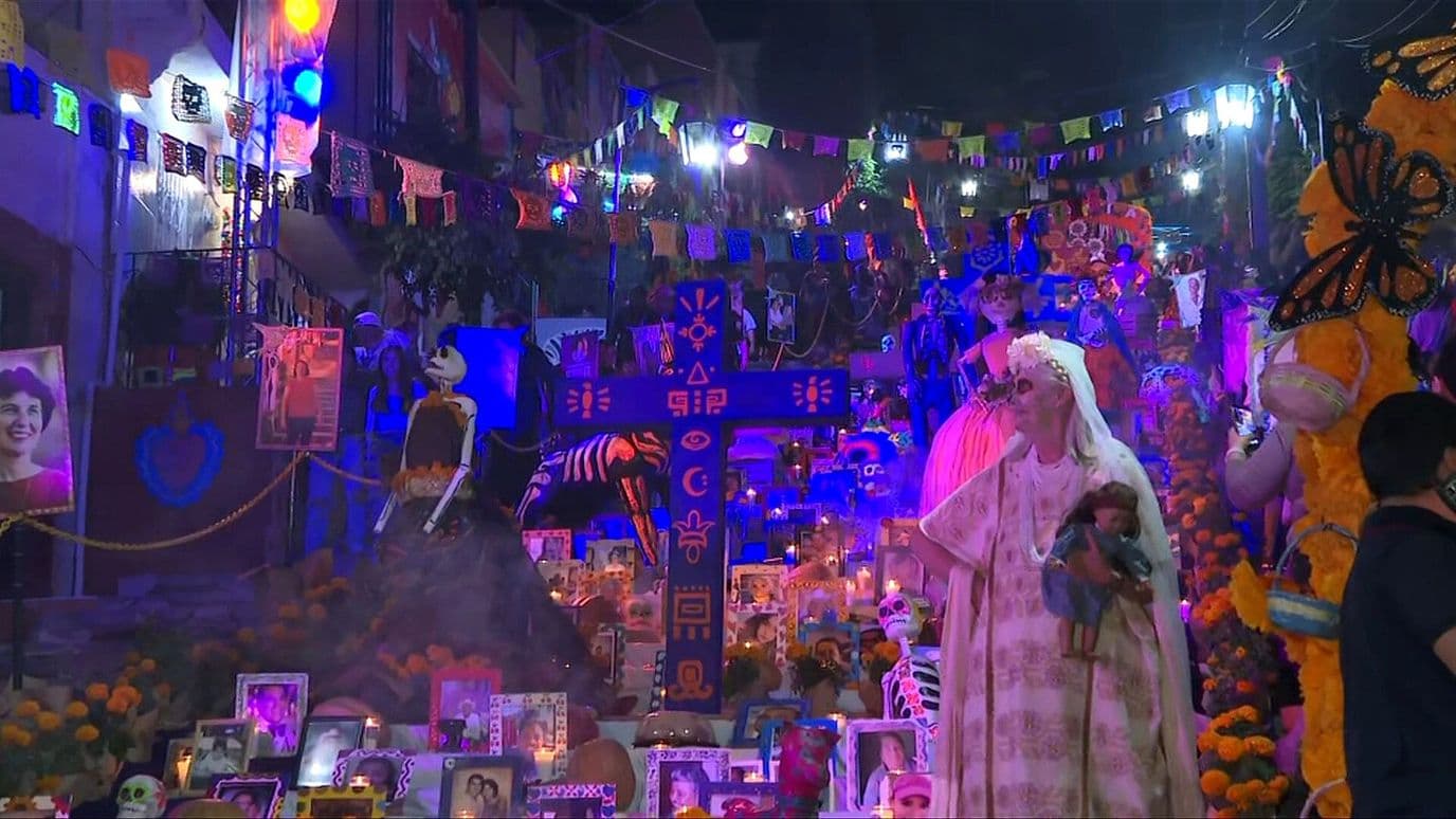 Día de Muertos en Saltillo: Inauguran Tradicional Altar en las Escalinatas de Santa Anita