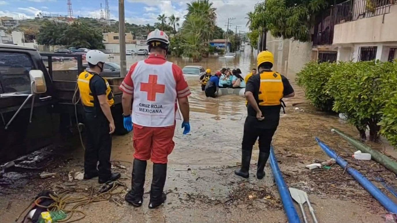 Inundación en Clínica del IMSS: Así Evacuaron a 70 Personas en San José del Cabo