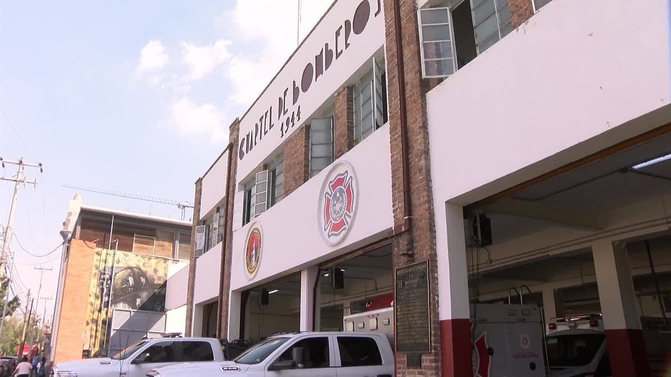 Investigan Caída de Bombero en Guadalajara