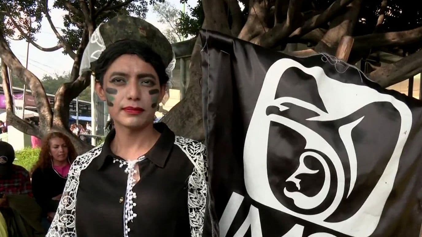 Trabajadores del IMSS Marchan y Exigen Destitución de Líder Sindical en CDMX