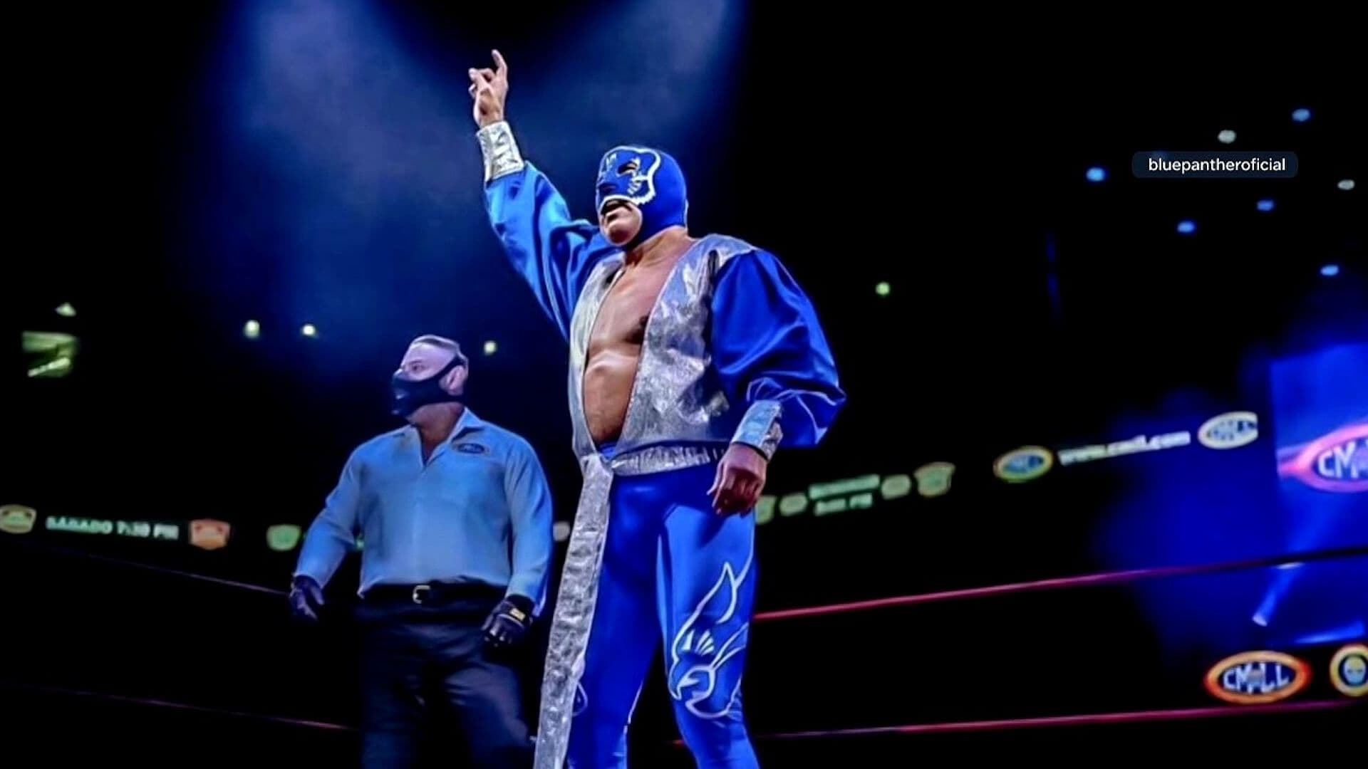 Blue Panther Revive su Máscara en el Tzompantli de Máscaras por Día de Muertos