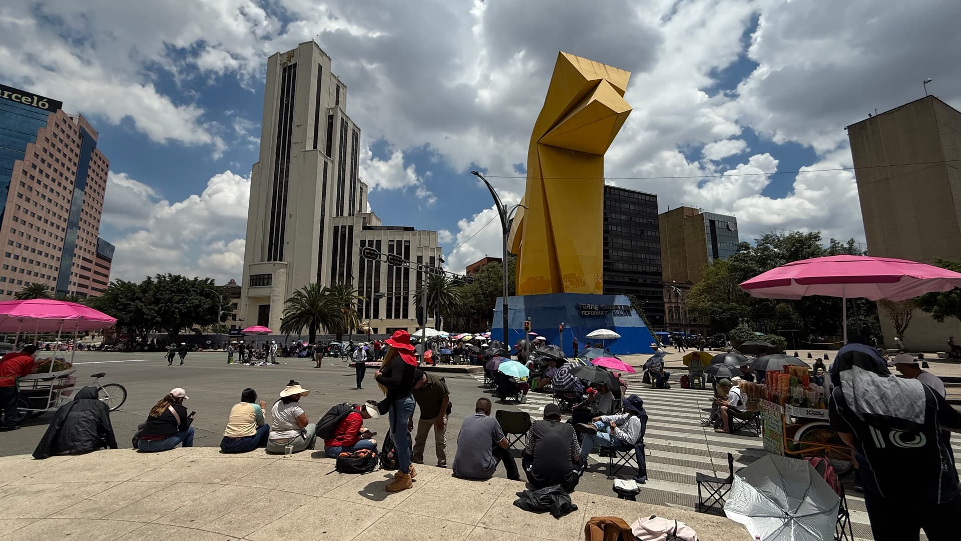 Integrantes de la CNTE bloquean paseo de la reforma a la altura del caballito  · Tabacalera, cuauhtemoc | Silvana Flores