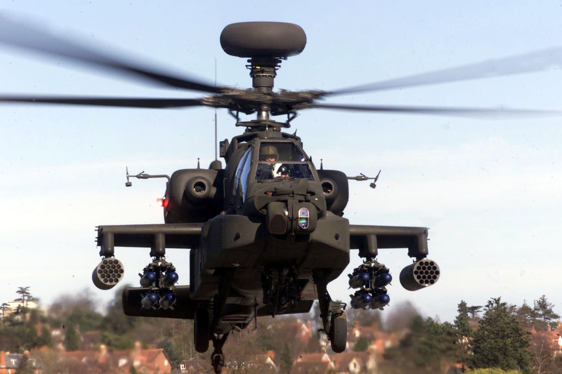 Estados Unidos Lanza Ataques Contra Irán en Respuesta al Derribo de un Helicóptero Apache