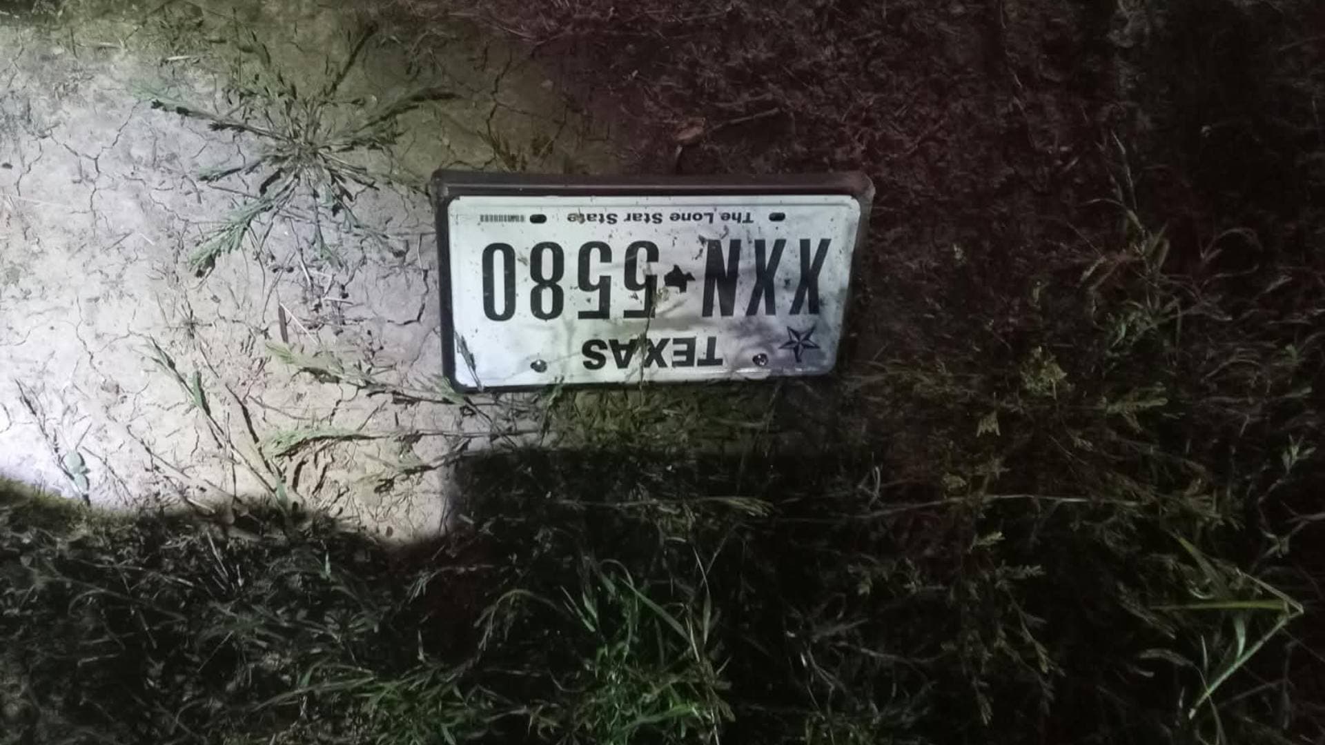 Mueren dos mujeres en volcadura