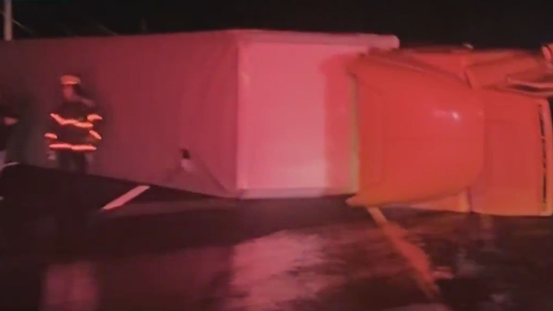 Vuelca Tráiler en Linares, Nuevo León