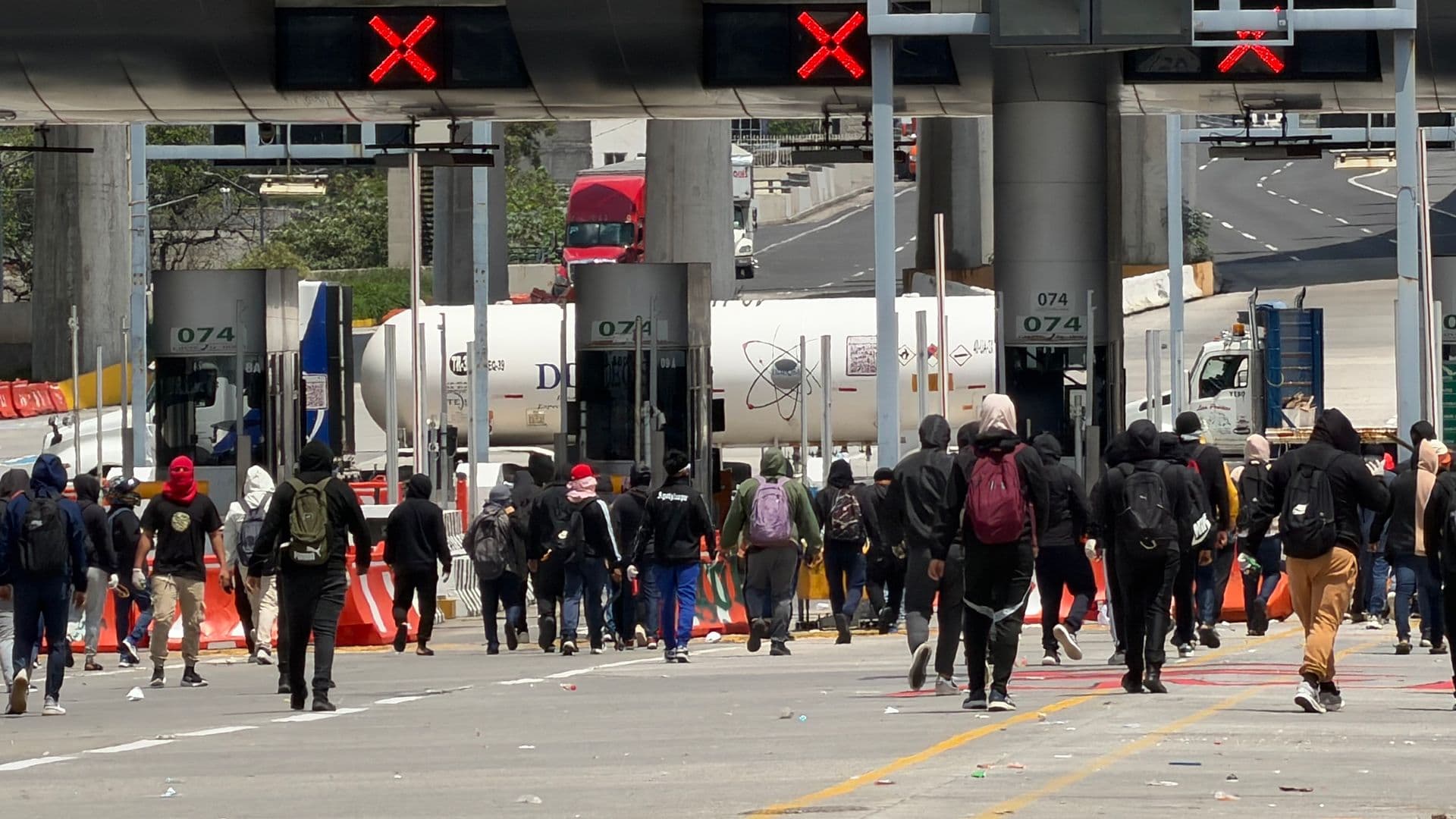 Afectaciones por lluvia en el eje uno  · Aeropuerto Internacional de la Ciudad de México, Venustiano Carranza | Lizandro González Guerrero