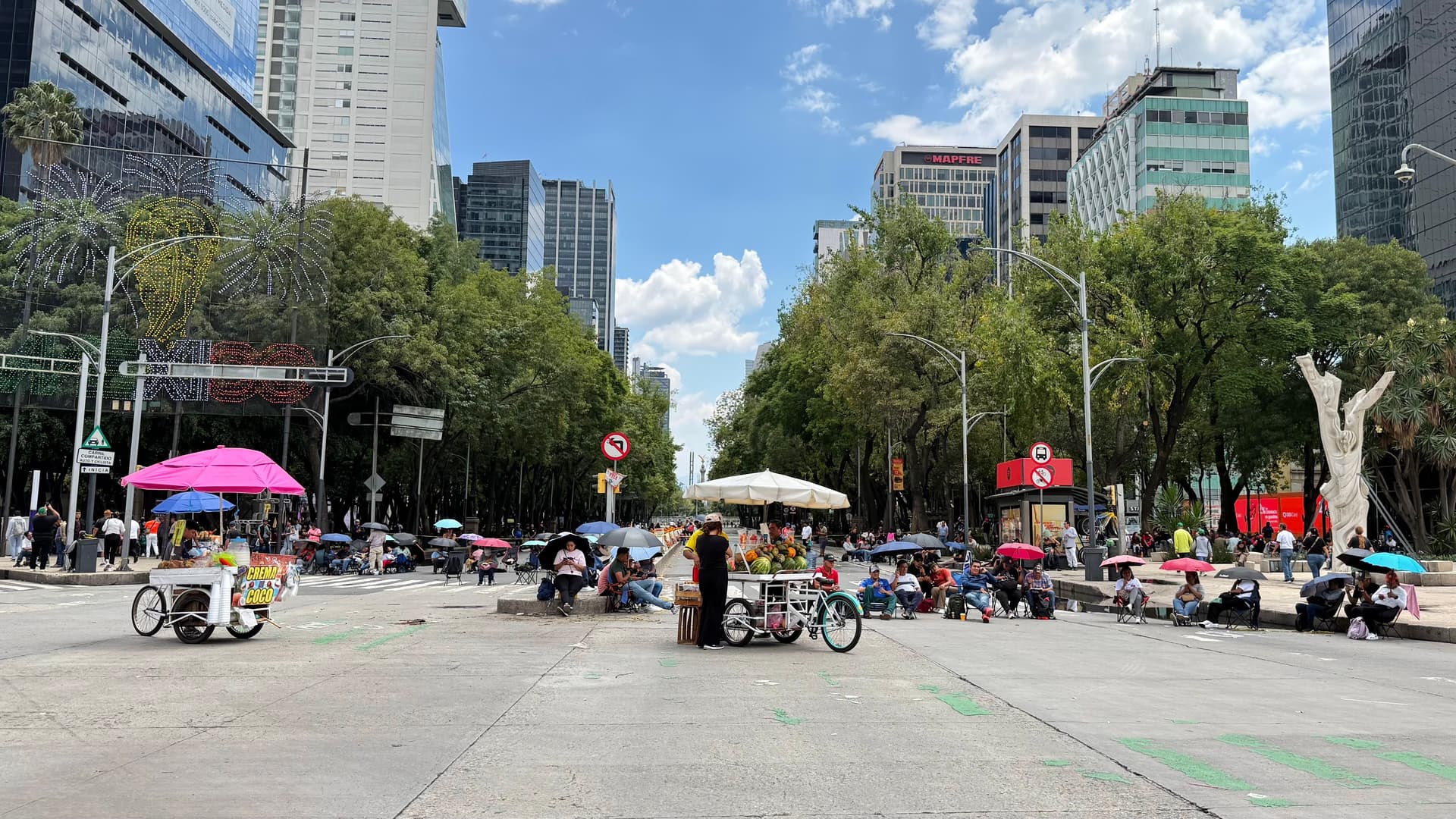 Integrantes de la CNTE bloquean paseo de la reforma a la altura de Insurgentes  · Paseo de la Reforma  | Silvana Flores