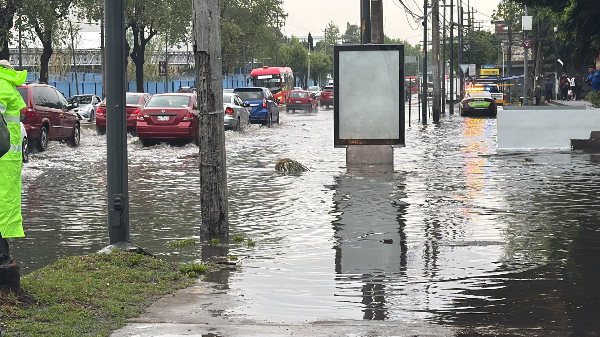 Afectaciones por lluvia en el eje uno  · Aeropuerto Internacional de la Ciudad de México, Venustiano Carranza | Lizandro González Guerrero