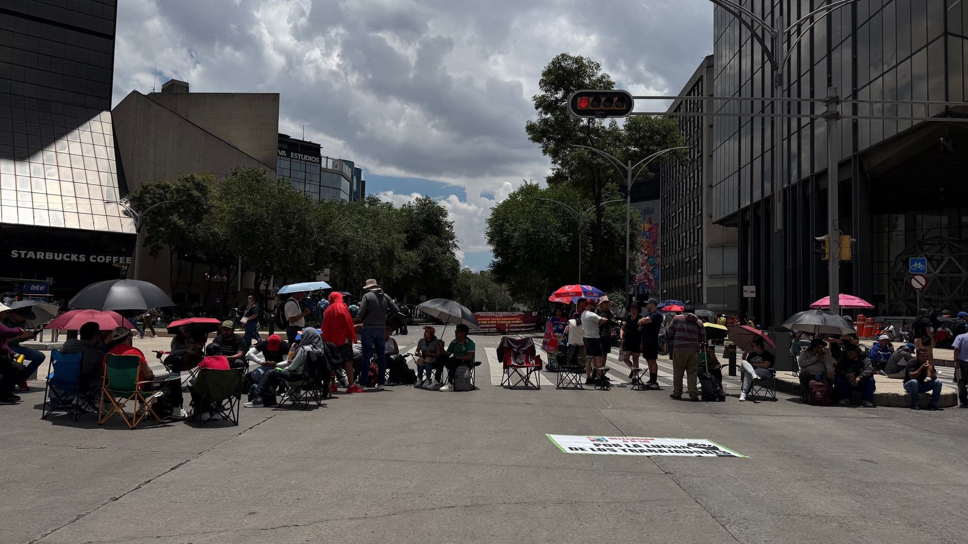 Integrantes de la CNTE bloquean paseo de la reforma a la altura del caballito  · Tabacalera, cuauhtemoc | Silvana Flores