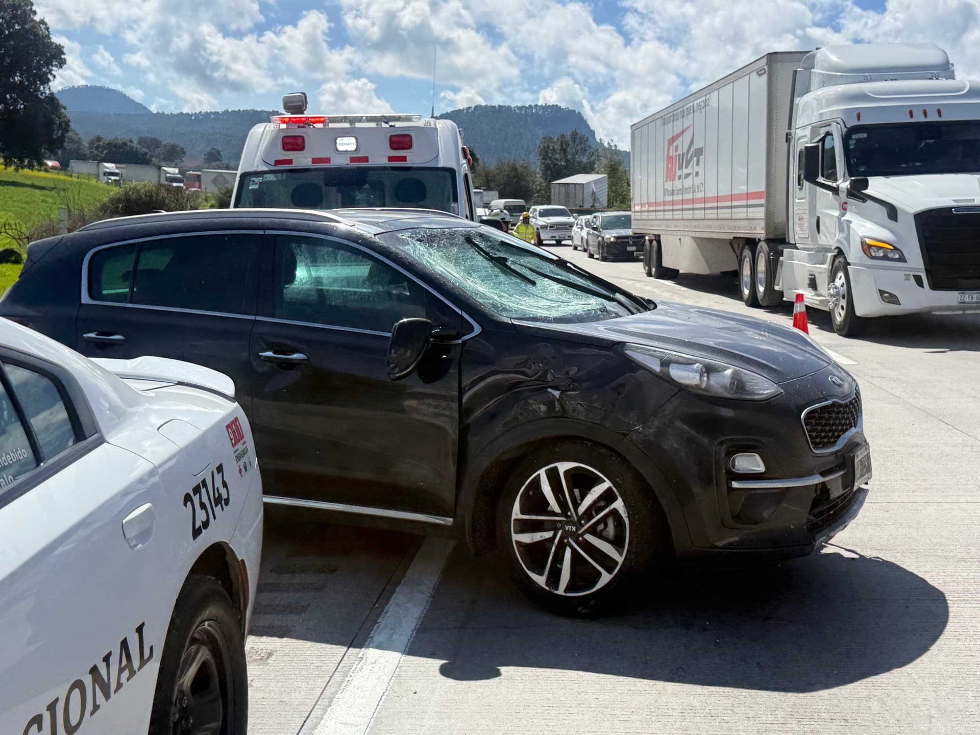 Choque múltiple   · Autopista México Puebla  | Azael Valdes Narvaez