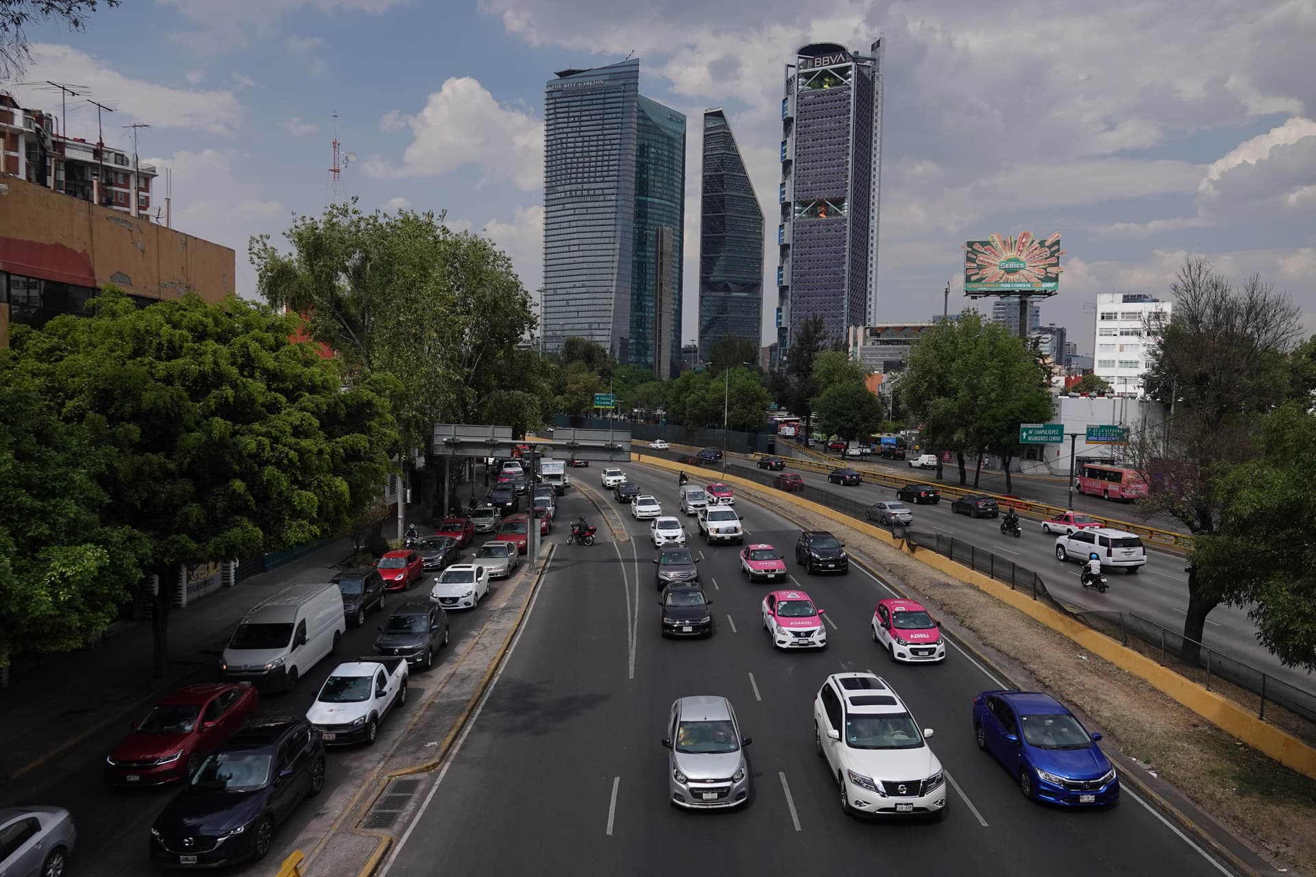 Vevículos transitan en CDMX. Foto: Cuartoscuro