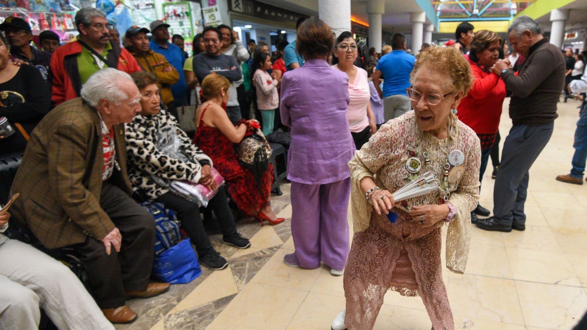 Proponen cárcel por abandonar adultos mayores