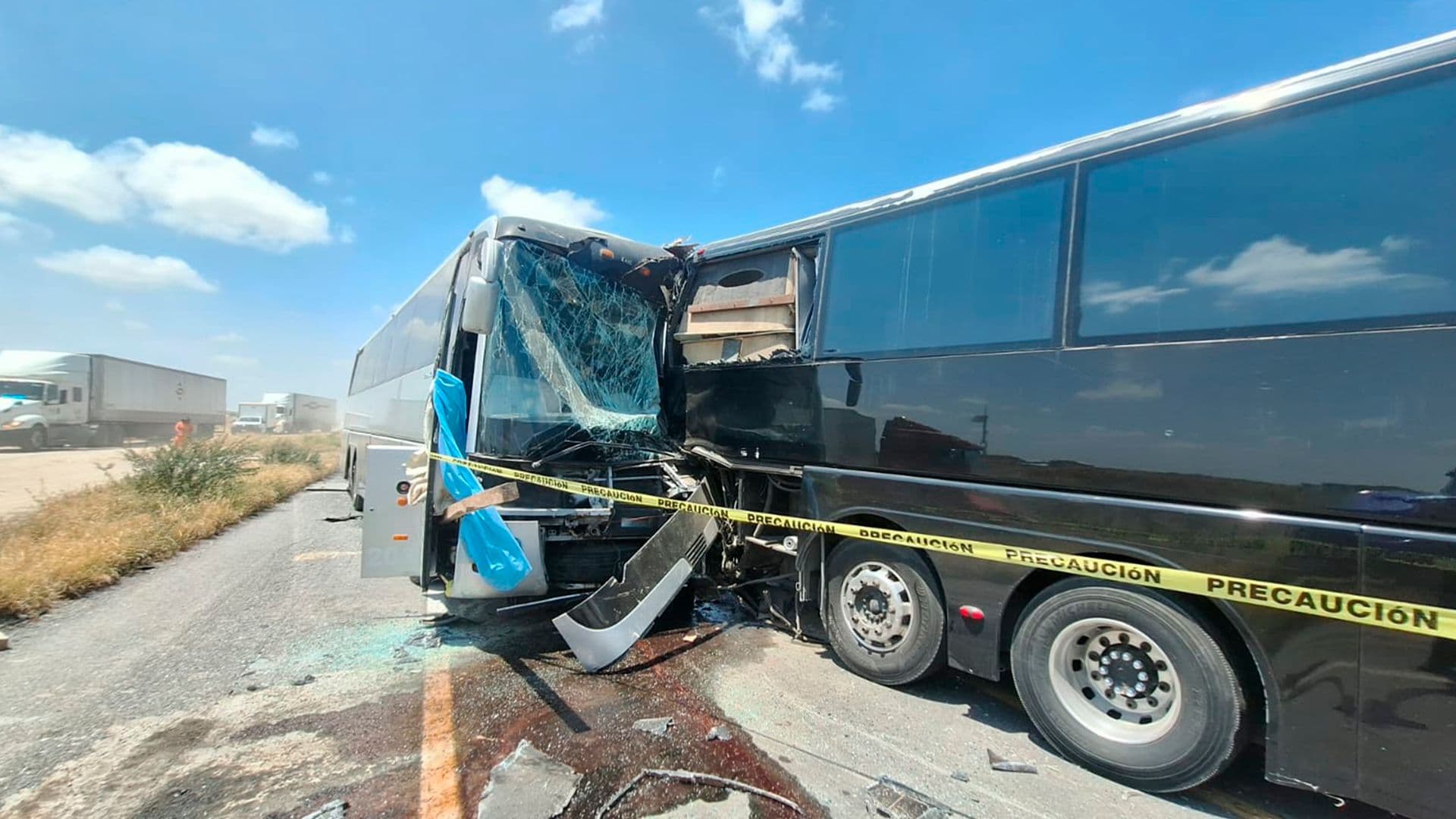 Accidente Entre Dos Autobuses y Tráiler deja un Muerto en la Carretera Libre Nuevo Laredo-Mty