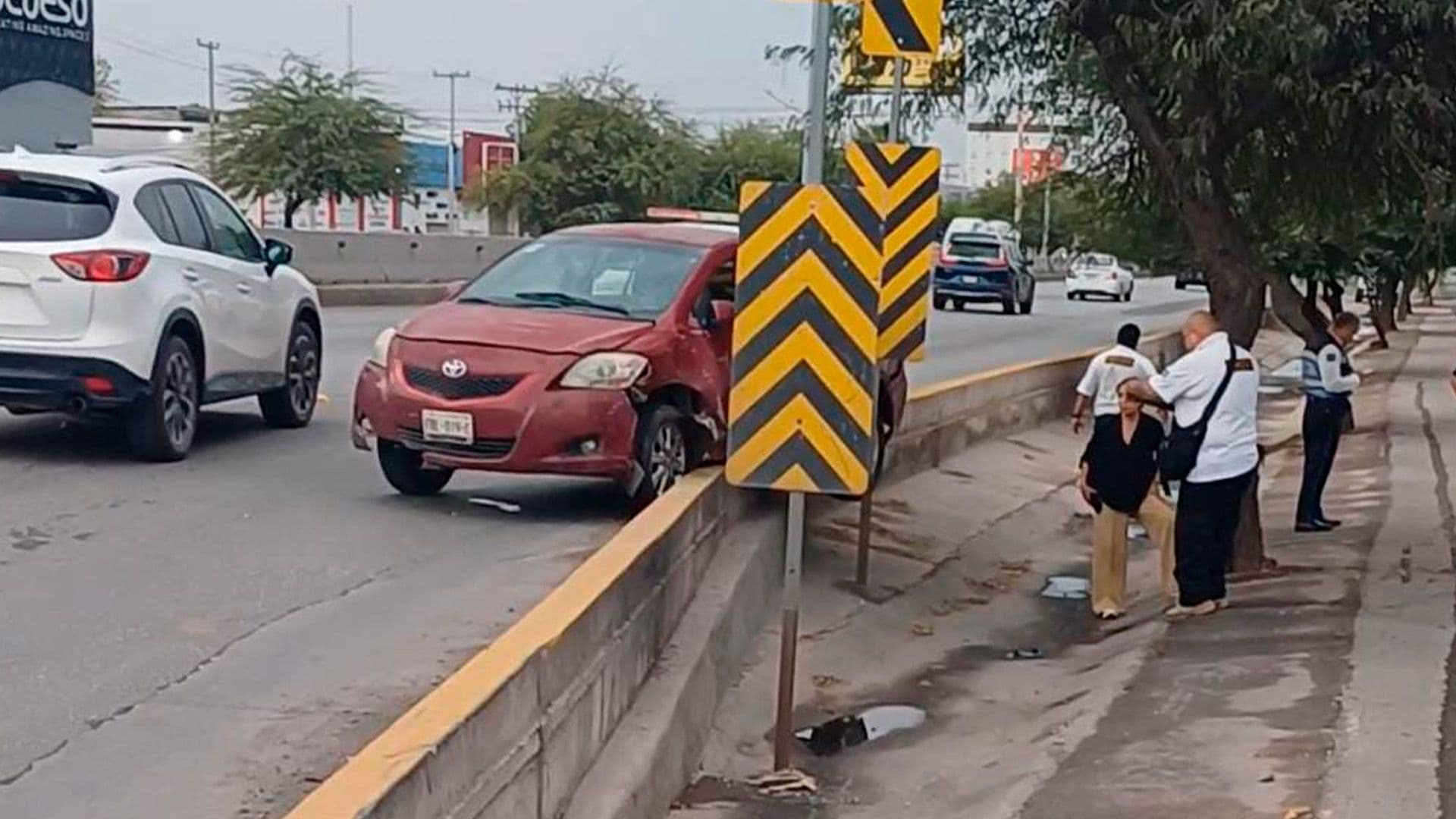El trailer impactó a un vehículo que le habría cerrado la circulación