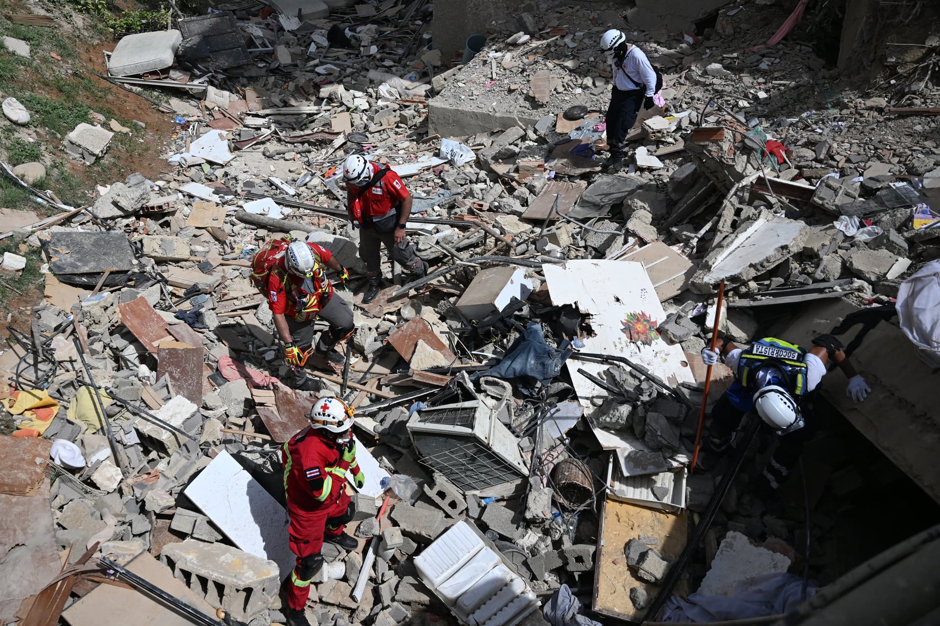 Topos de México Continúan Rescates en Caracas. Foto: AFP