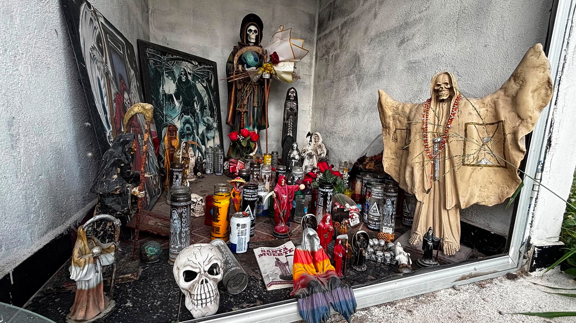 Altares de la Santa Muerte