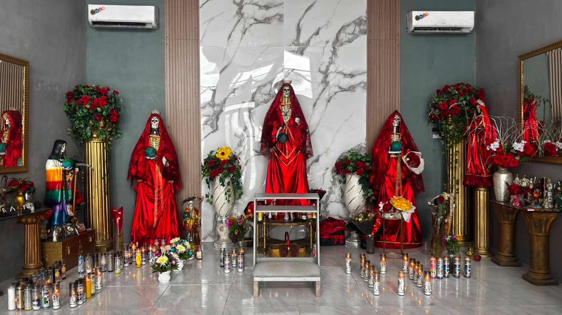 Altares de la Santa Muerte Crecen en las Calles de Matamoros; Así es la Devoción