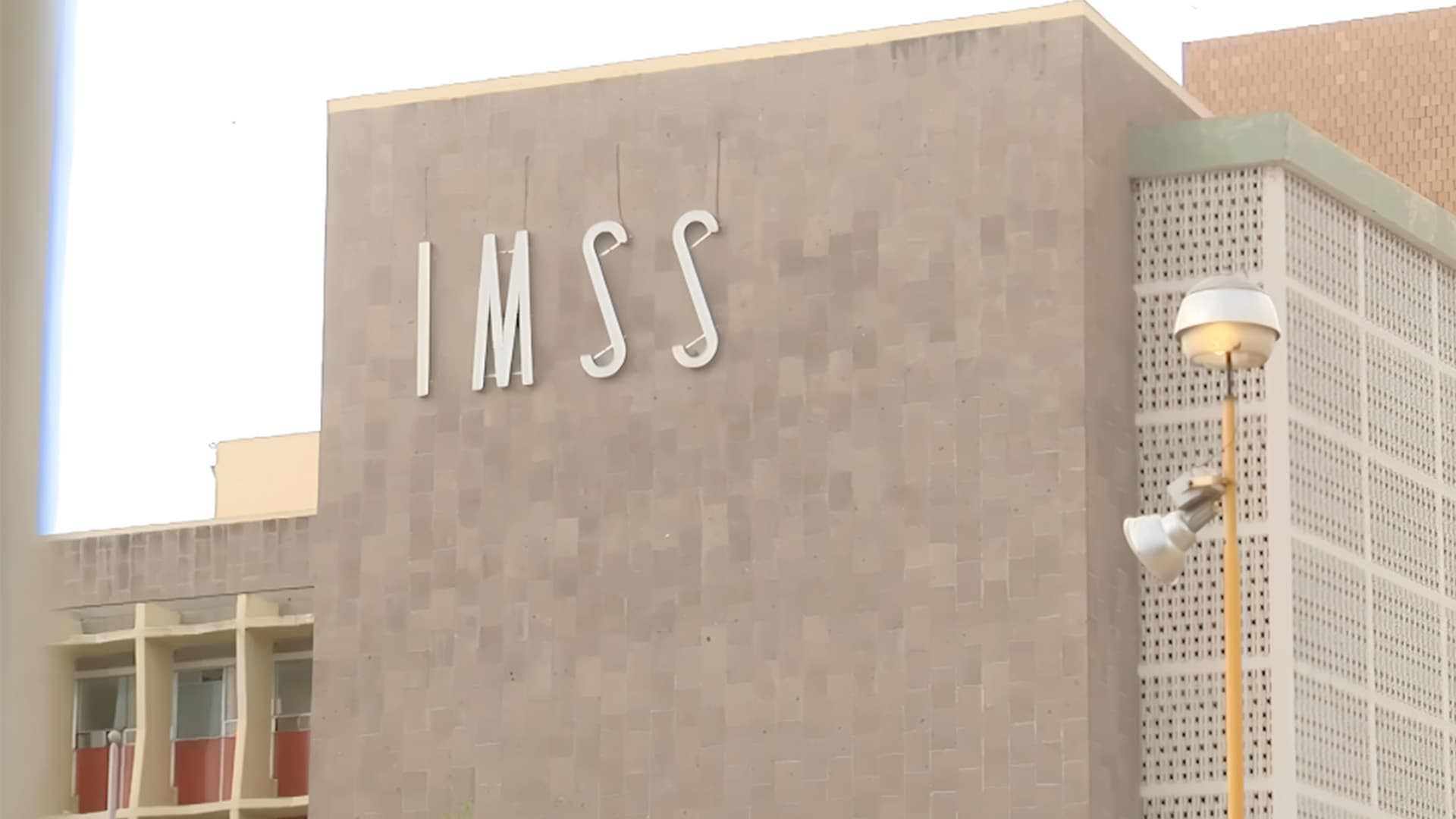 El hombre fue trasladado de emergencia al Clínica 16 del IMSS luego del accidente