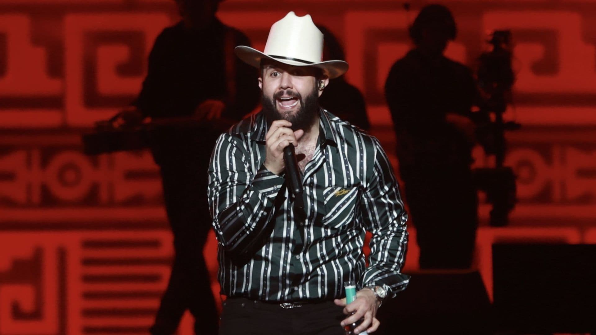 Carín León Se Prepara para su Concierto en Querétaro