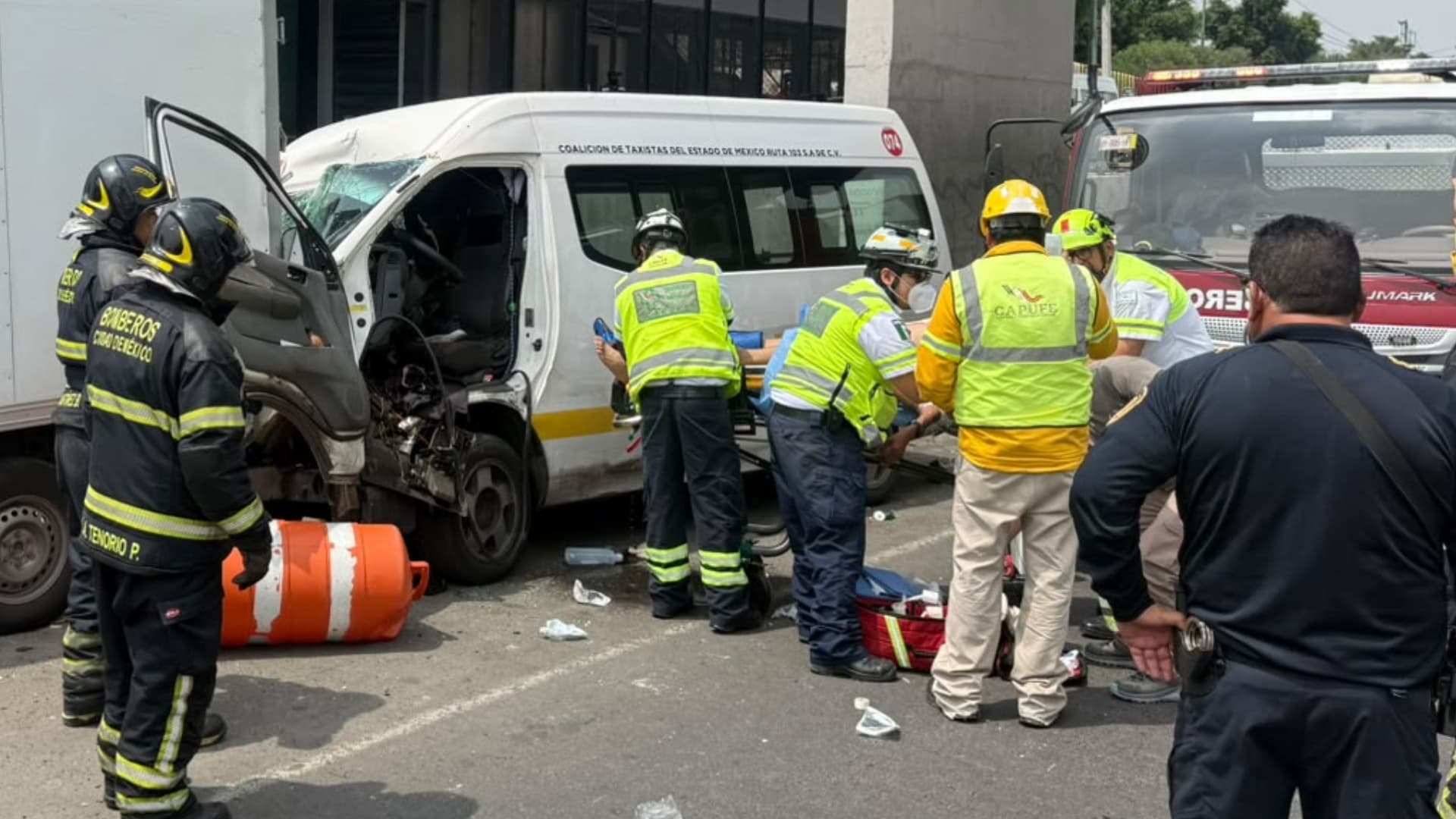 Fuerte Choque en la México-Puebla Deja un Hombre Prensado