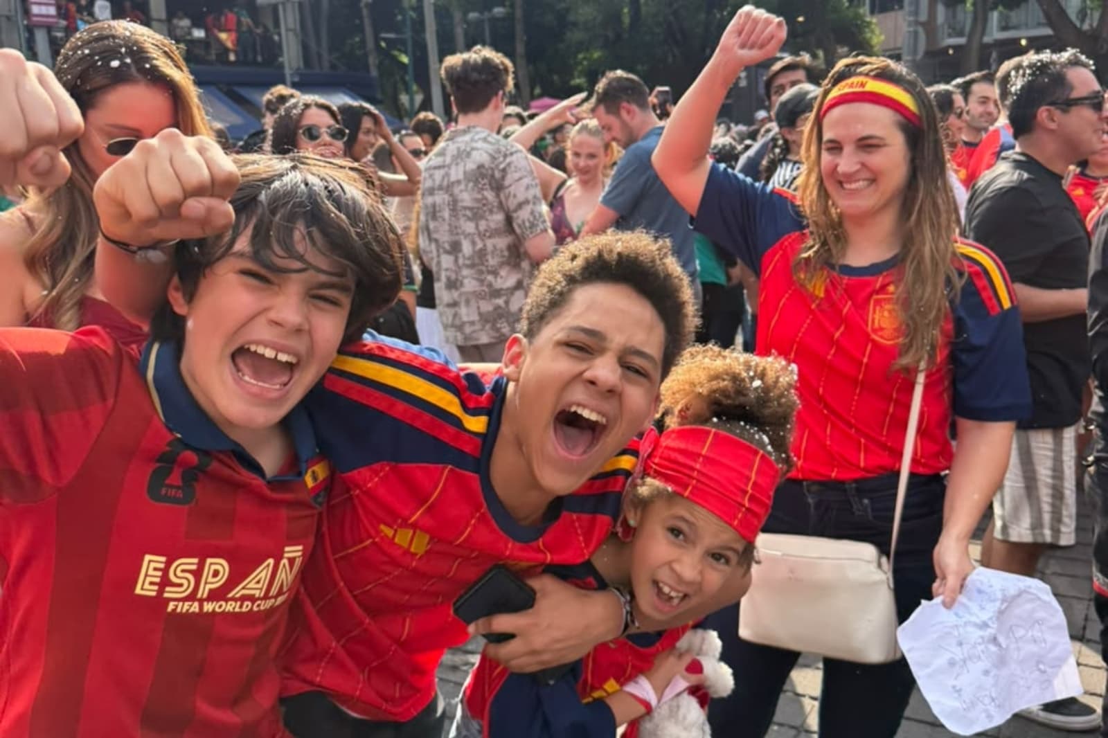 Afición Española festeja en la CDMX. Foto: N+
